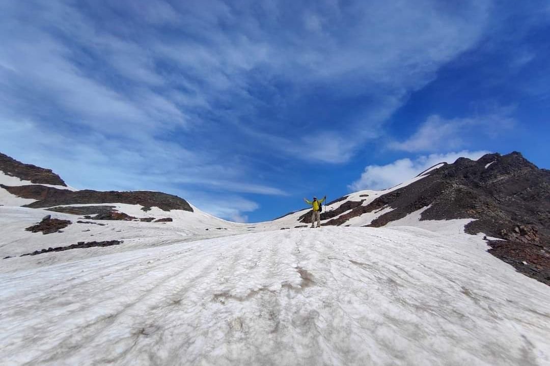 Snow trek to kalihani base