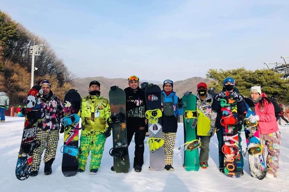 Snowboarding participants