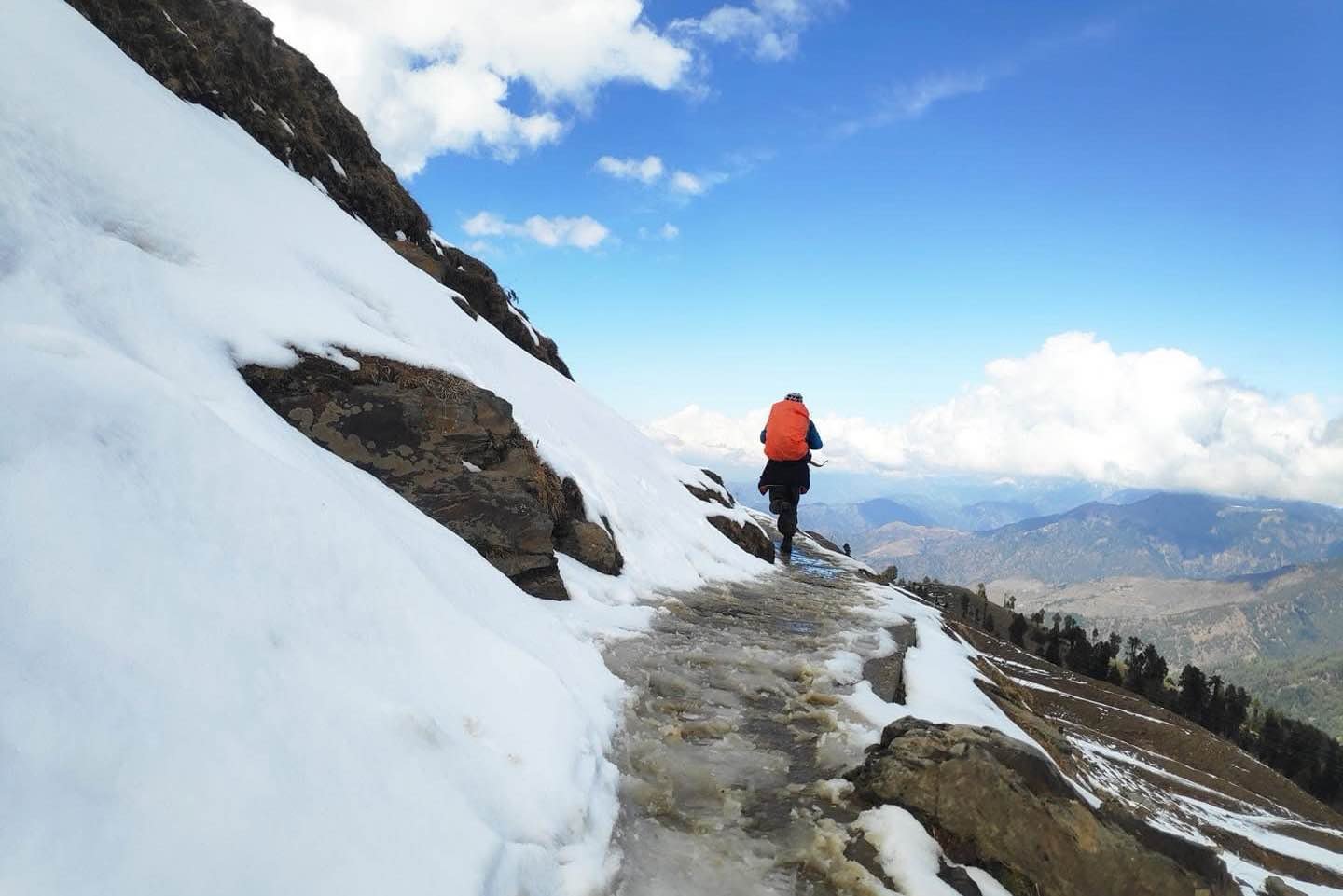 Trek through bagi to prashar