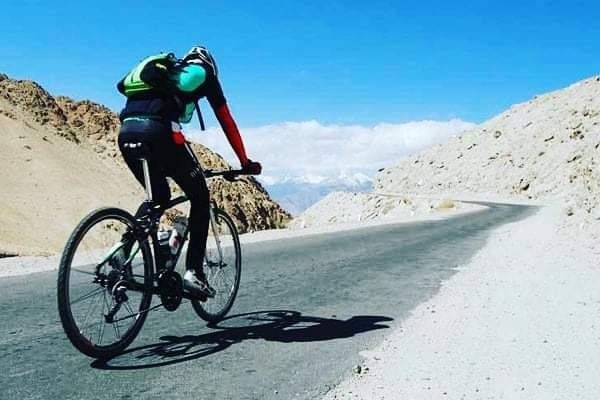 Cycling to leh road